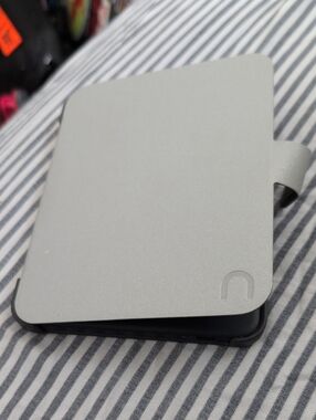 Nook GlowLight 4 E-Reader Black + Silver Shimmer Case EUC